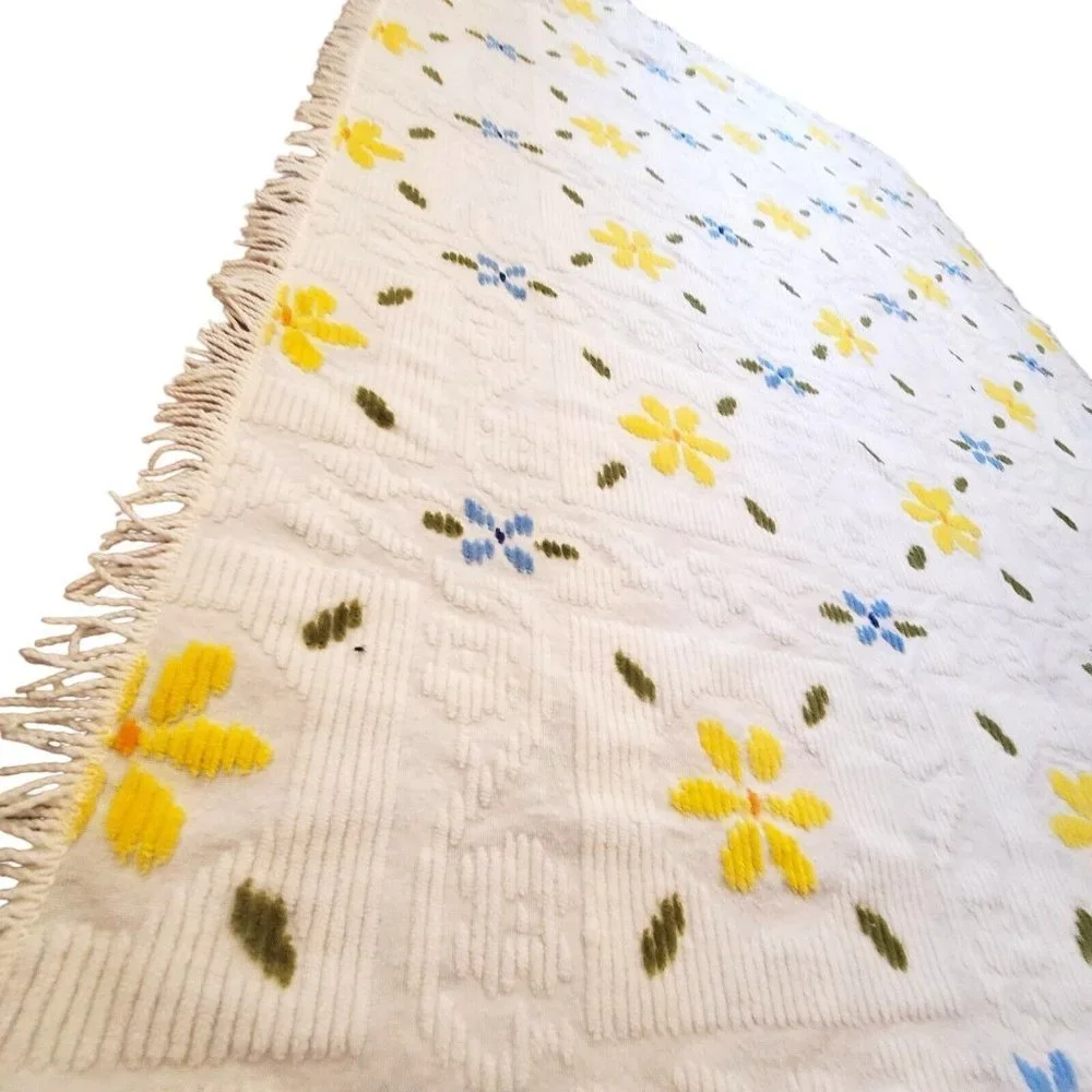 VTG 60s 70s Retro‎ White Chenille Floral Coverlet Comforter Queen Fringe 73X99